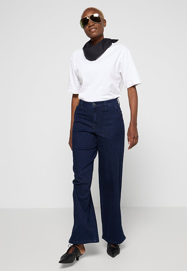 DKNY
