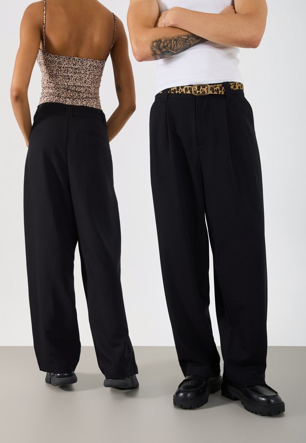 YOURTURN by Zalando UNISEX PLEATED BARREL TROUSERS