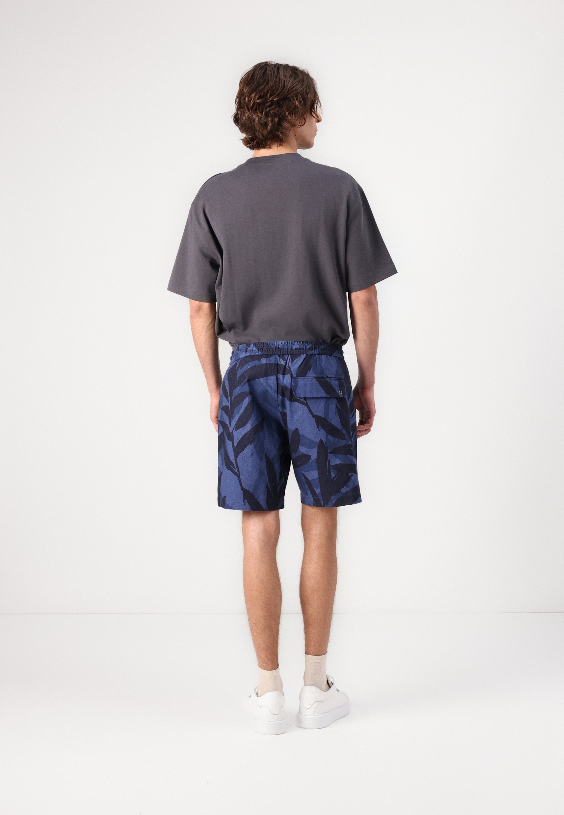 Esprit Shorts Media 4