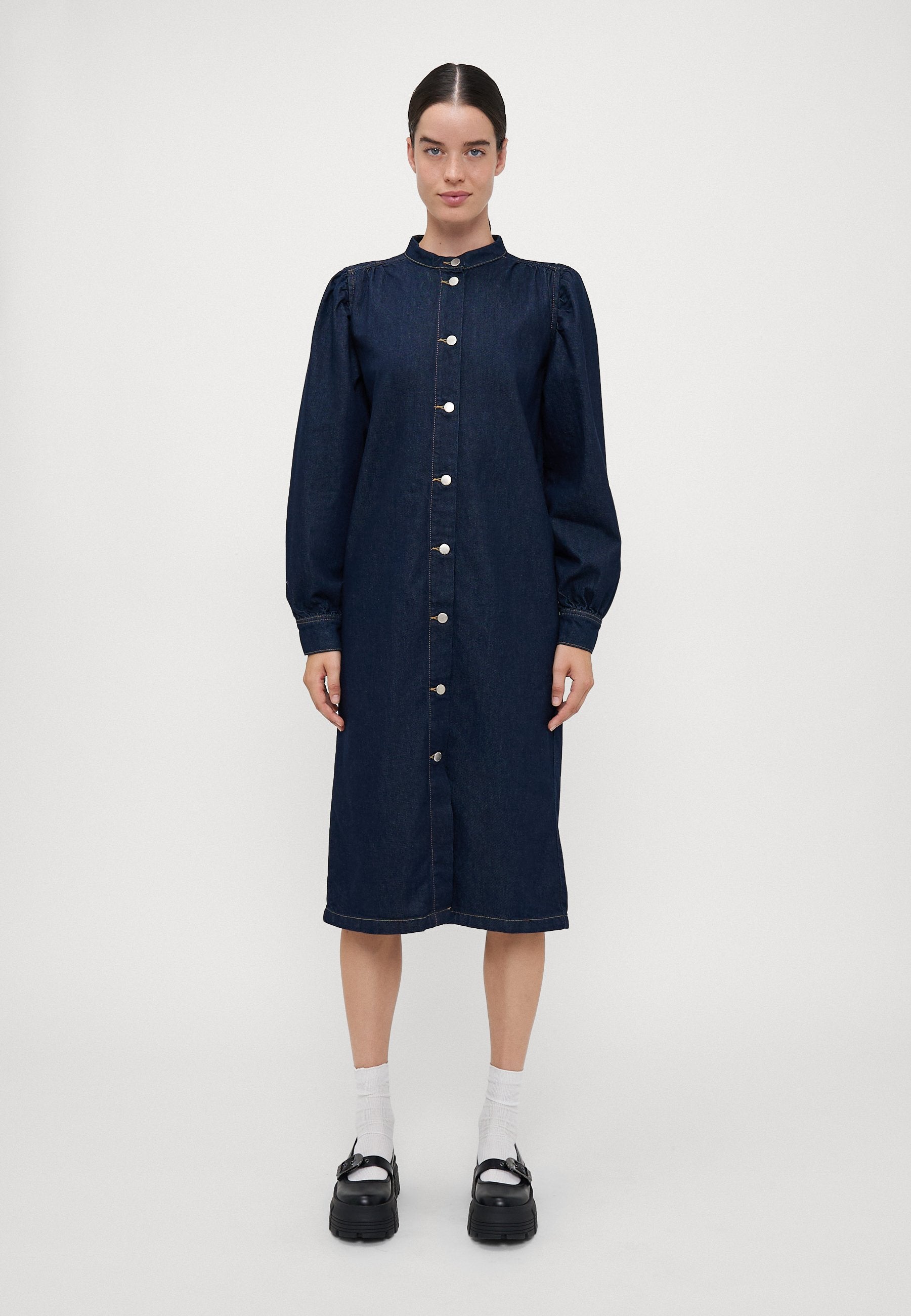 ONLBEATE MIDI DRESS Media 3