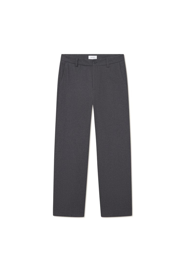 Graue, gerade geschnittene Hosen aus leichtem Stoff, mit zwei Fronttaschen und einem Reißverschluss mit Knopfverschluss.