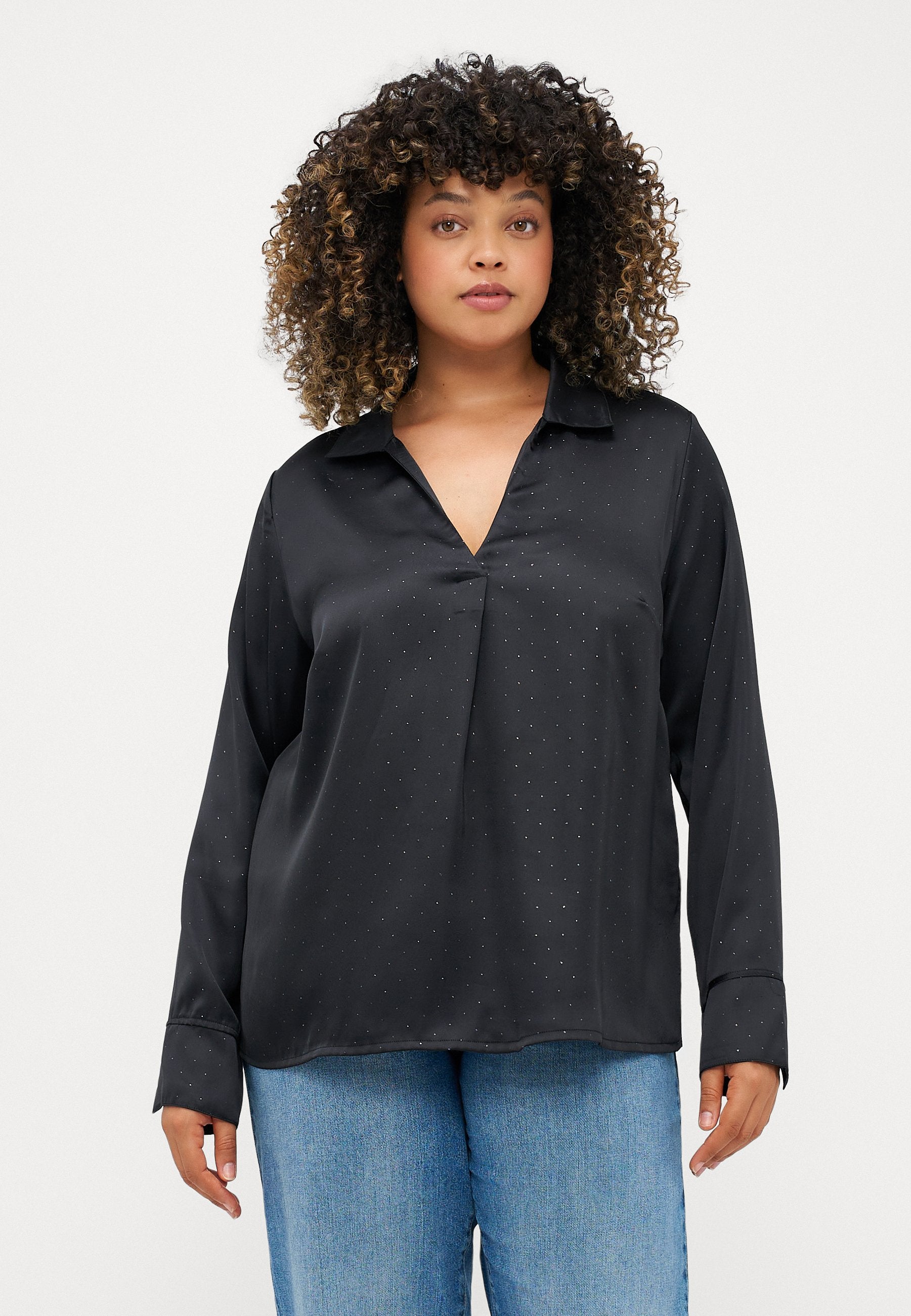 CARLUAR V NECK Media 3
