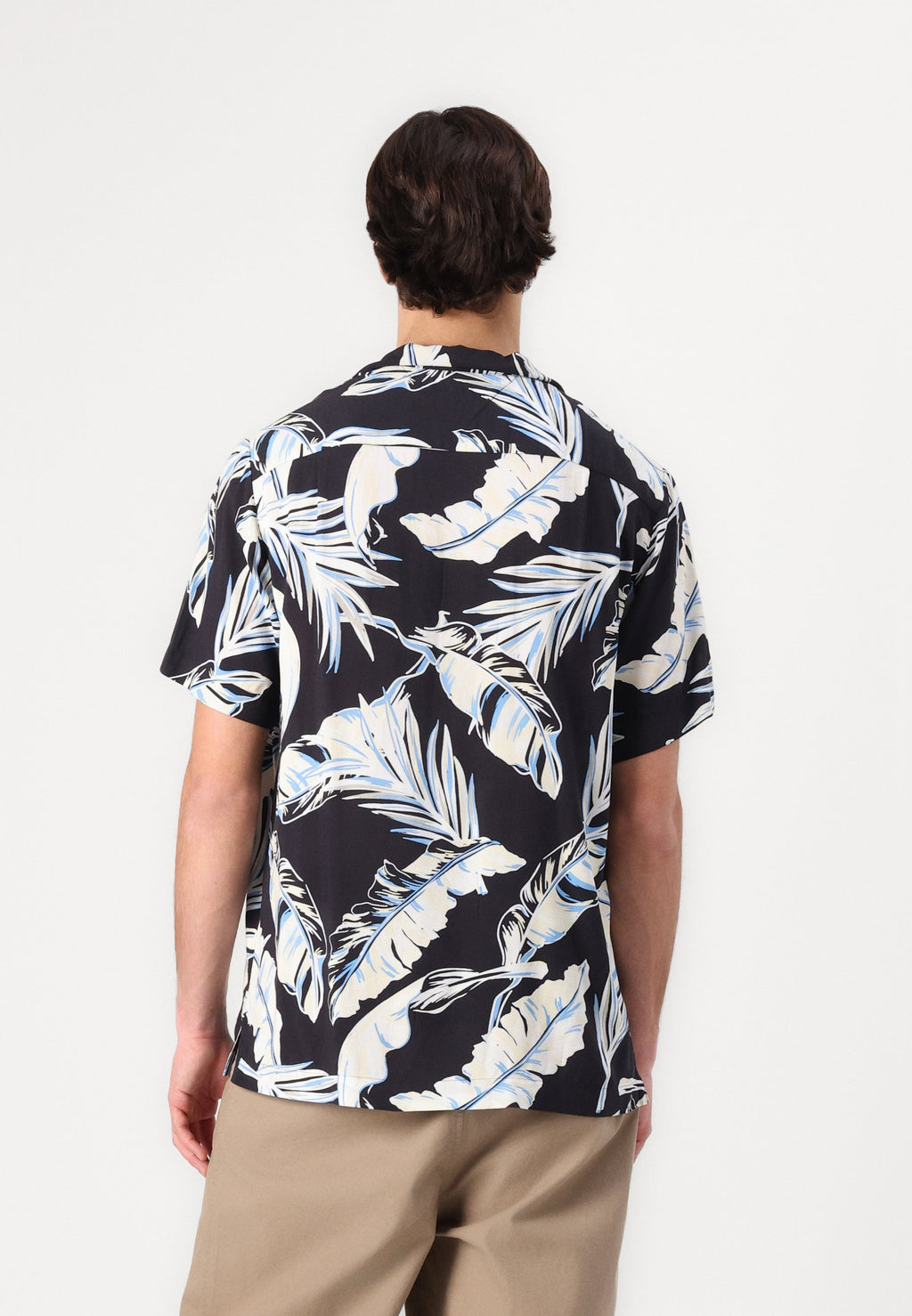 LIGHTWEIGHT LEAF SHIRT UNISEX Media 3