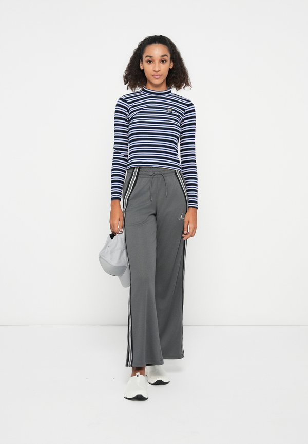 Santa Cruz OPUS DOT MOCK NECK