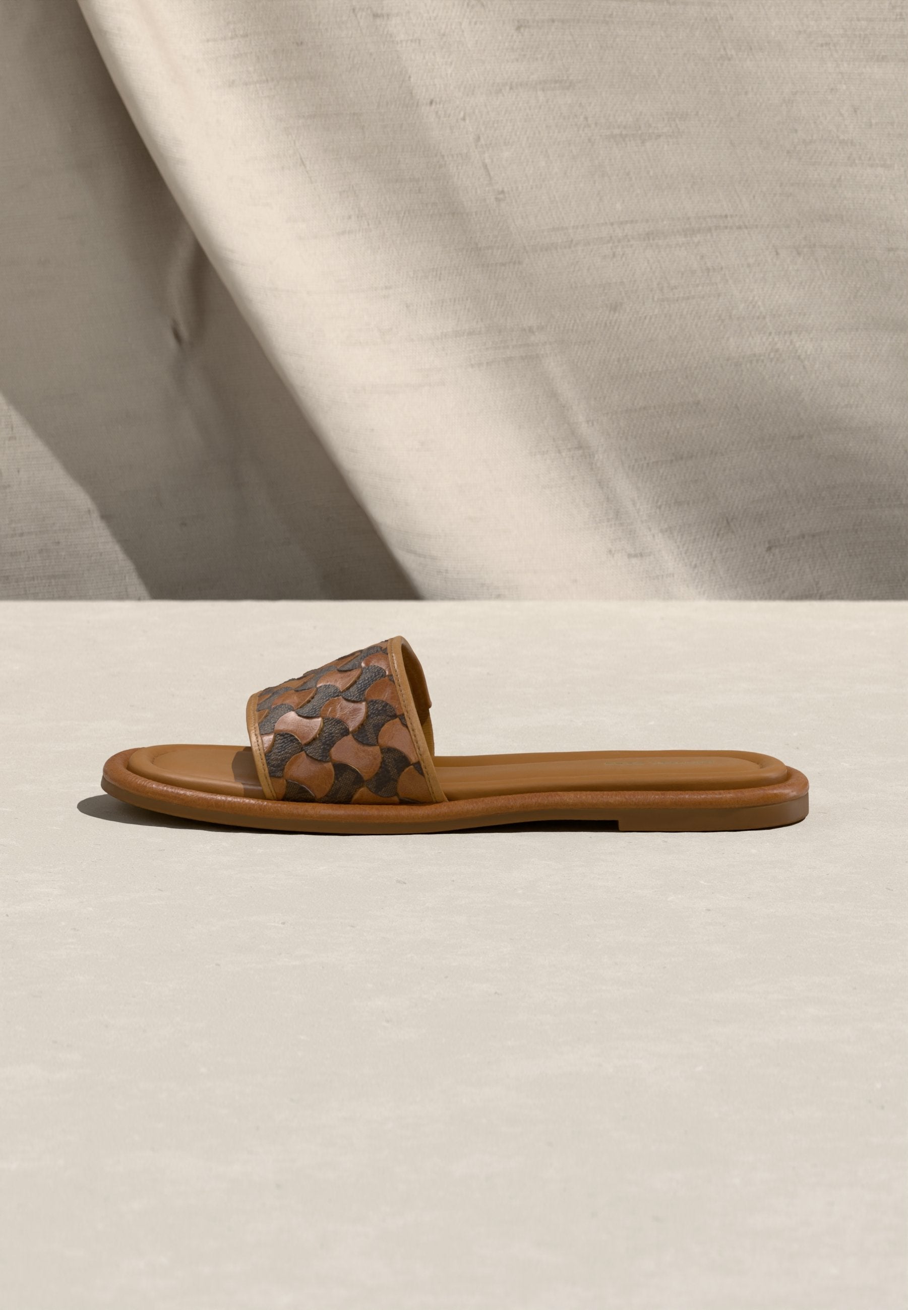 MICHAEL Michael Kors DANA SLIDE