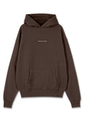 Brauner Kapuzenpullover aus weichem Stoff, mit einer Vordertasche, gerippten Bündchen und Saum sowie dem Aufdruck "PEGADOR" auf der Brust.
