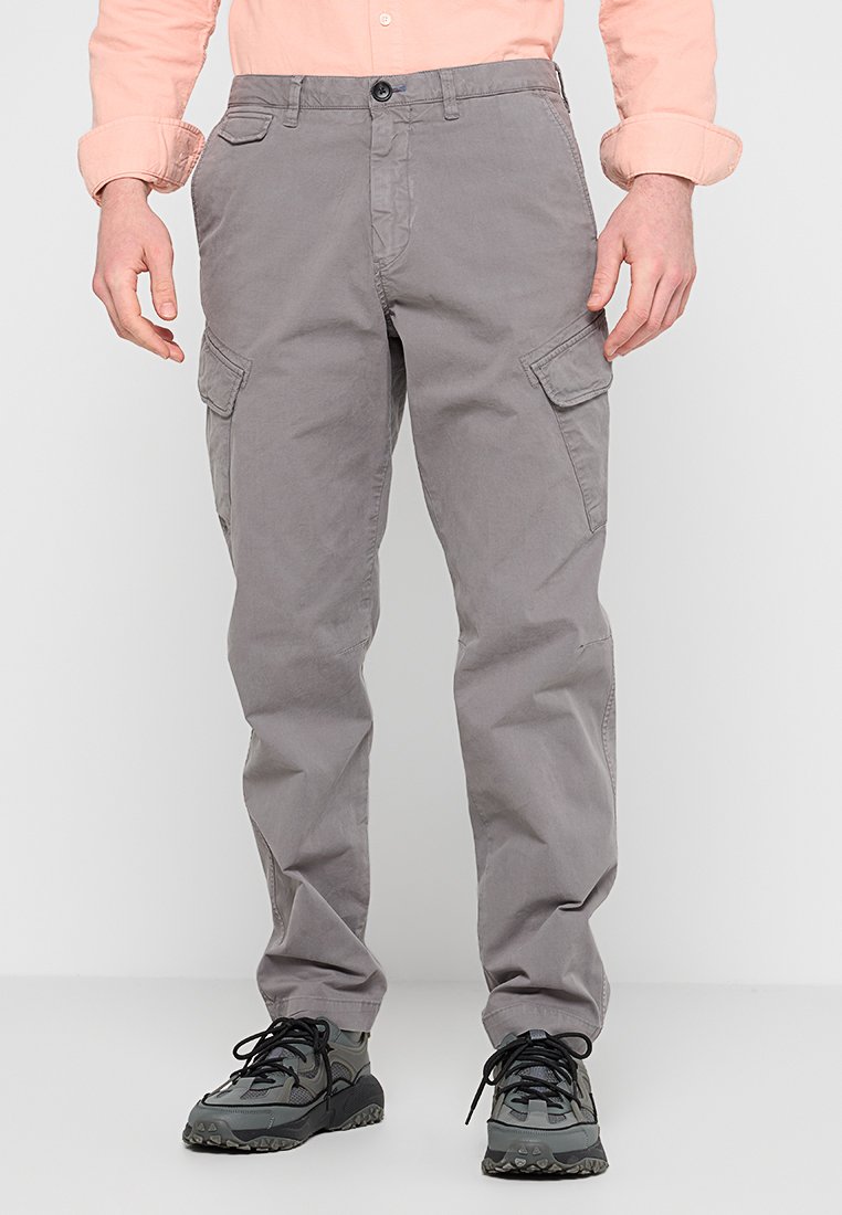 Graue Cargo-Hosen mit Knopfverschluss, mehreren seitlichen Taschen und einer lockeren Passform. Hergestellt aus einem strapazierfähigen, leichten Baumwollgemisch.