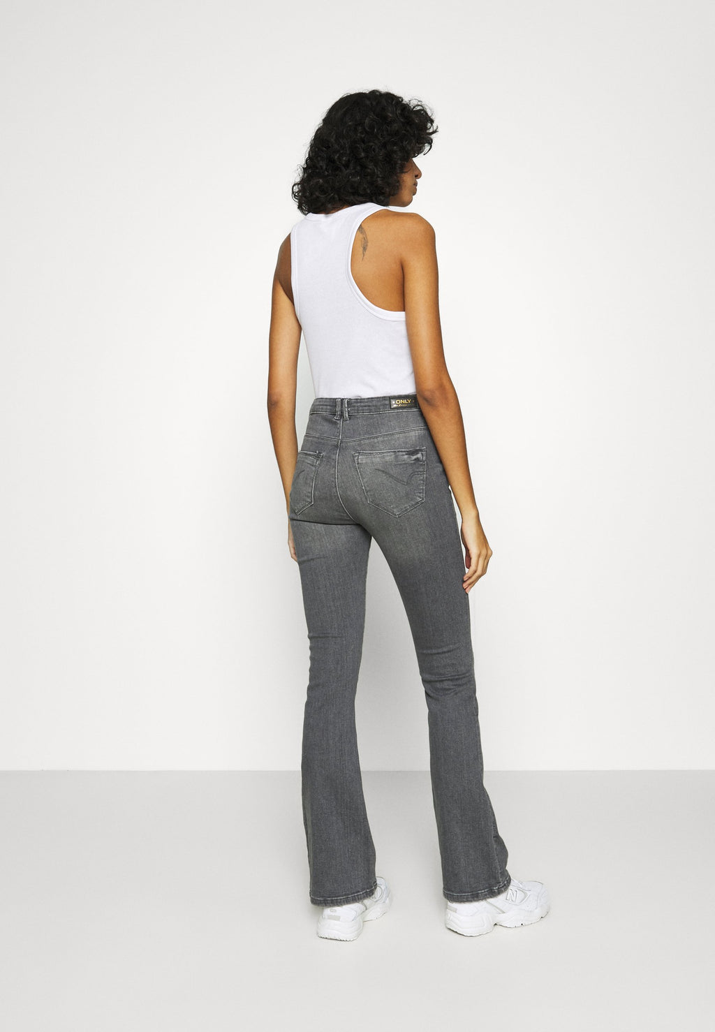 ONLPAOLA FLARED JEANS Media 4