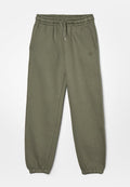 Olivgrüne Jogginghose aus weichem Material, mit einem elastischen Bund und Bündchen, seitlichen Taschen und einem dezenten Logo.