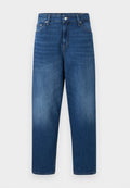 Blaue Jeans mit geradem Bein, vorne mit Knopf- und Reißverschluss, Gürtelschlaufen und fünf Taschen, vor weißem Hintergrund dargestellt.