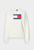 Weißer Sweatshirt mit Rundhalsausschnitt, ausgestattet mit einem zentralen Logo-Patch in marineblauen, roten und weißen Rechtecken. Die Bündchen und der Saum sind gerippt.