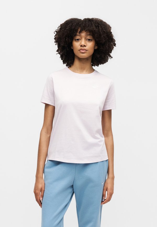 Nike Sportswear CLUB TEE - Basic T-shirt - bleached lilac