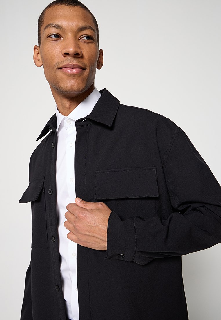 REGULAR FIT  Media 4