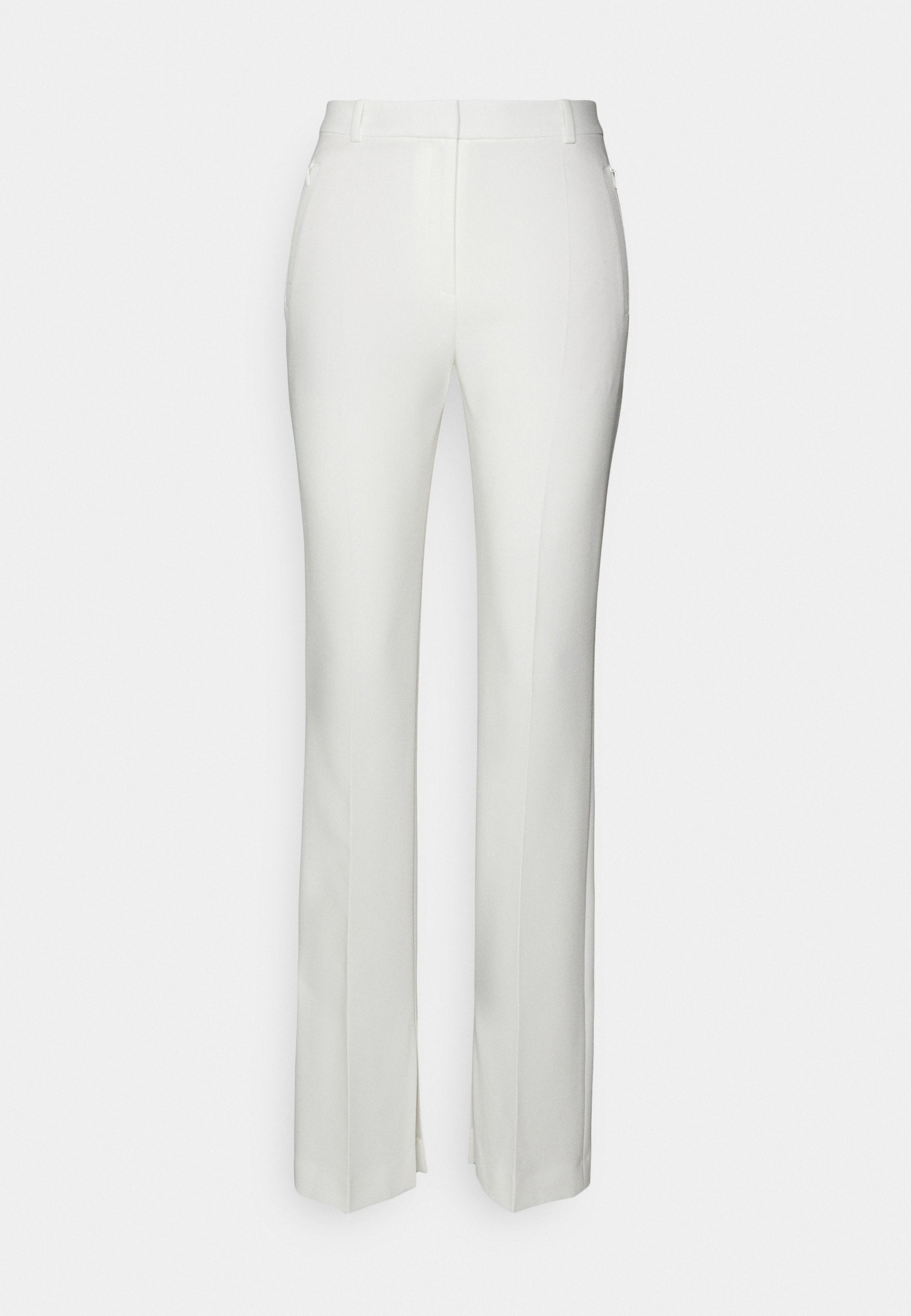 Weiße maßgeschneiderte Hose mit geradem Bein. Verfügt über seitliche Taschen, einen Reißverschluss und eine glatte, leicht glänzende Stofftextur.