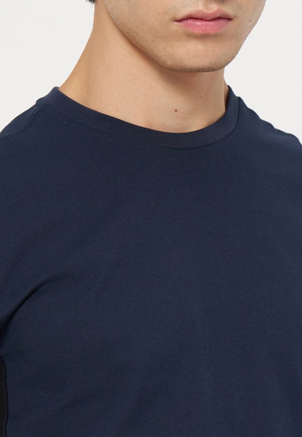 EA7 Emporio Armani T-SHIRT