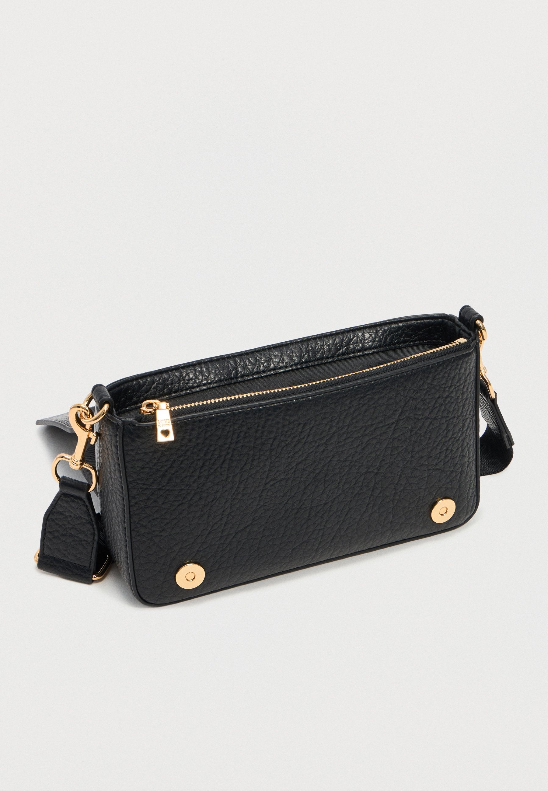 Love Moschino