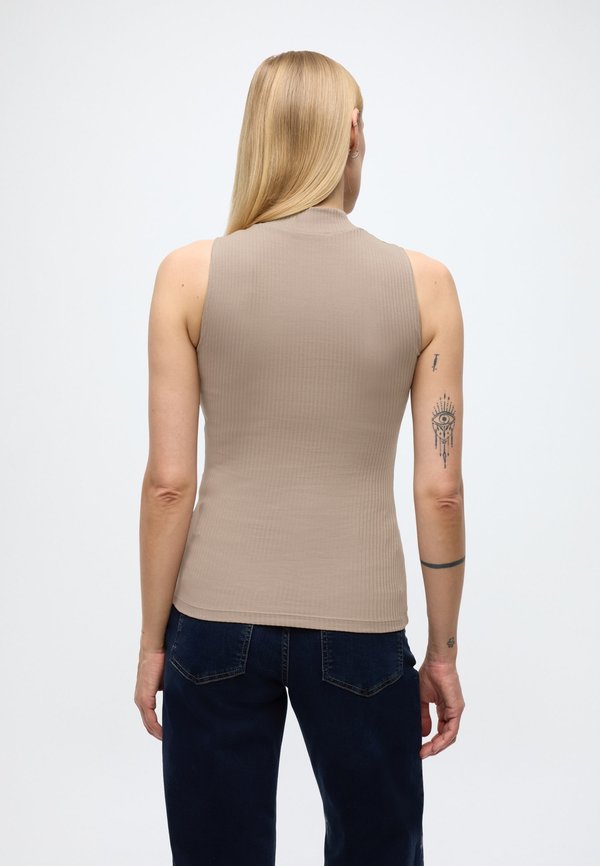 Anna Field TANK WITH BUTTONS