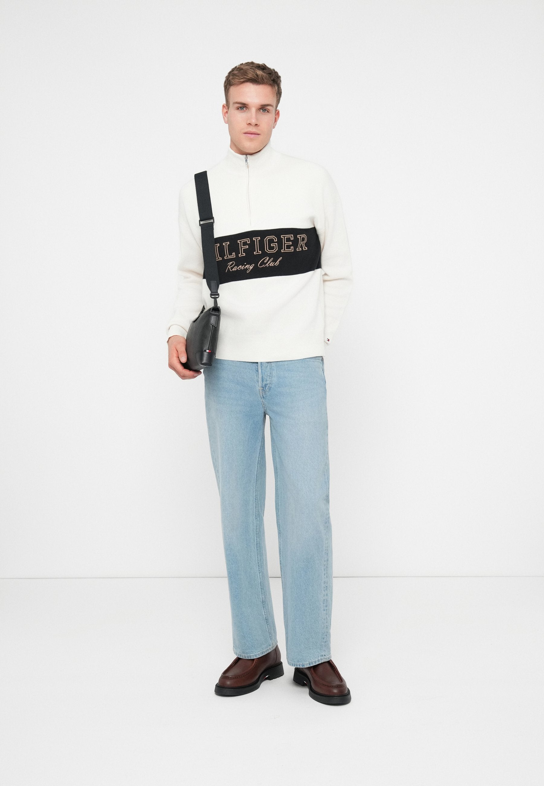 RELAXED QUARTER-ZIP MOCK NECK JUMPER Media 2