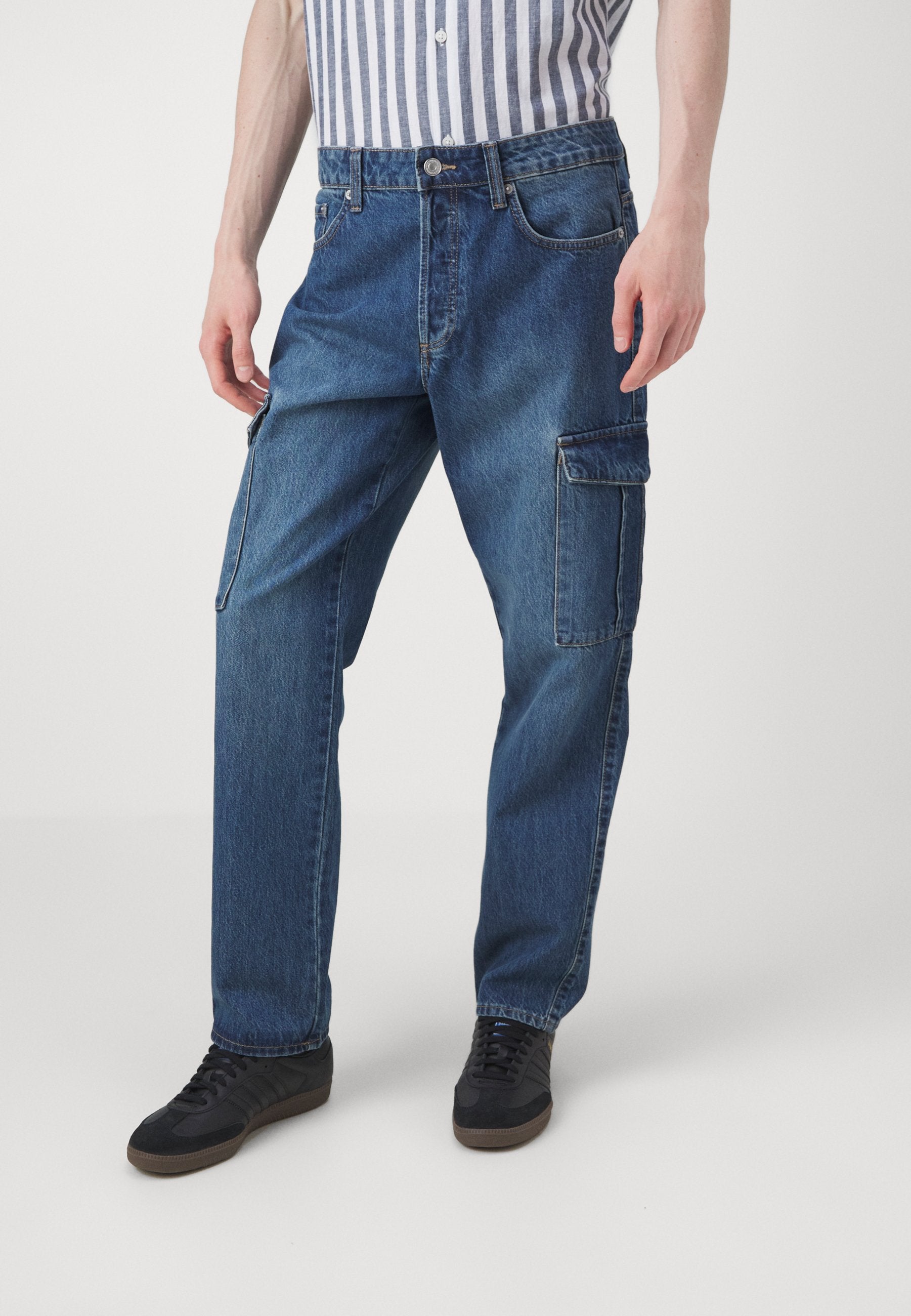 ONSEDGE STRAIGHT CARGO Media 4