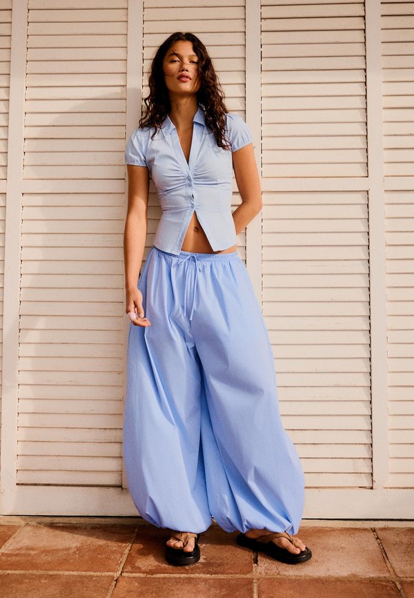 Bershka TROUSERS 00928741 - Trousers - blue
