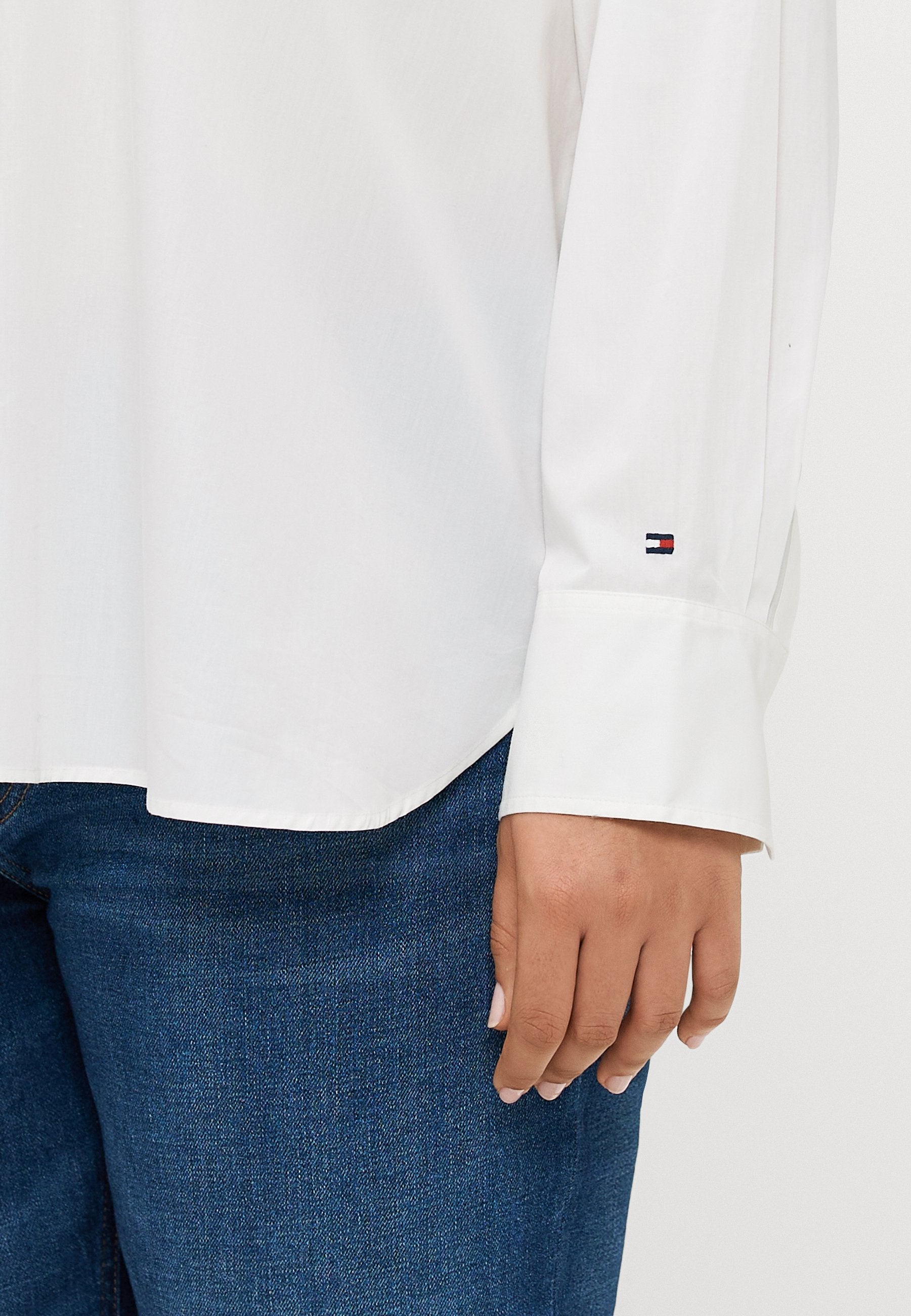 CURVE OVERSIZED FIT LOGO EMBROIDERY SHIRT Media 6