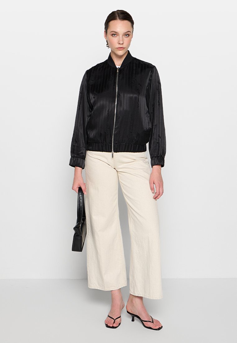 Armani Exchange Bomberjacke Media 2