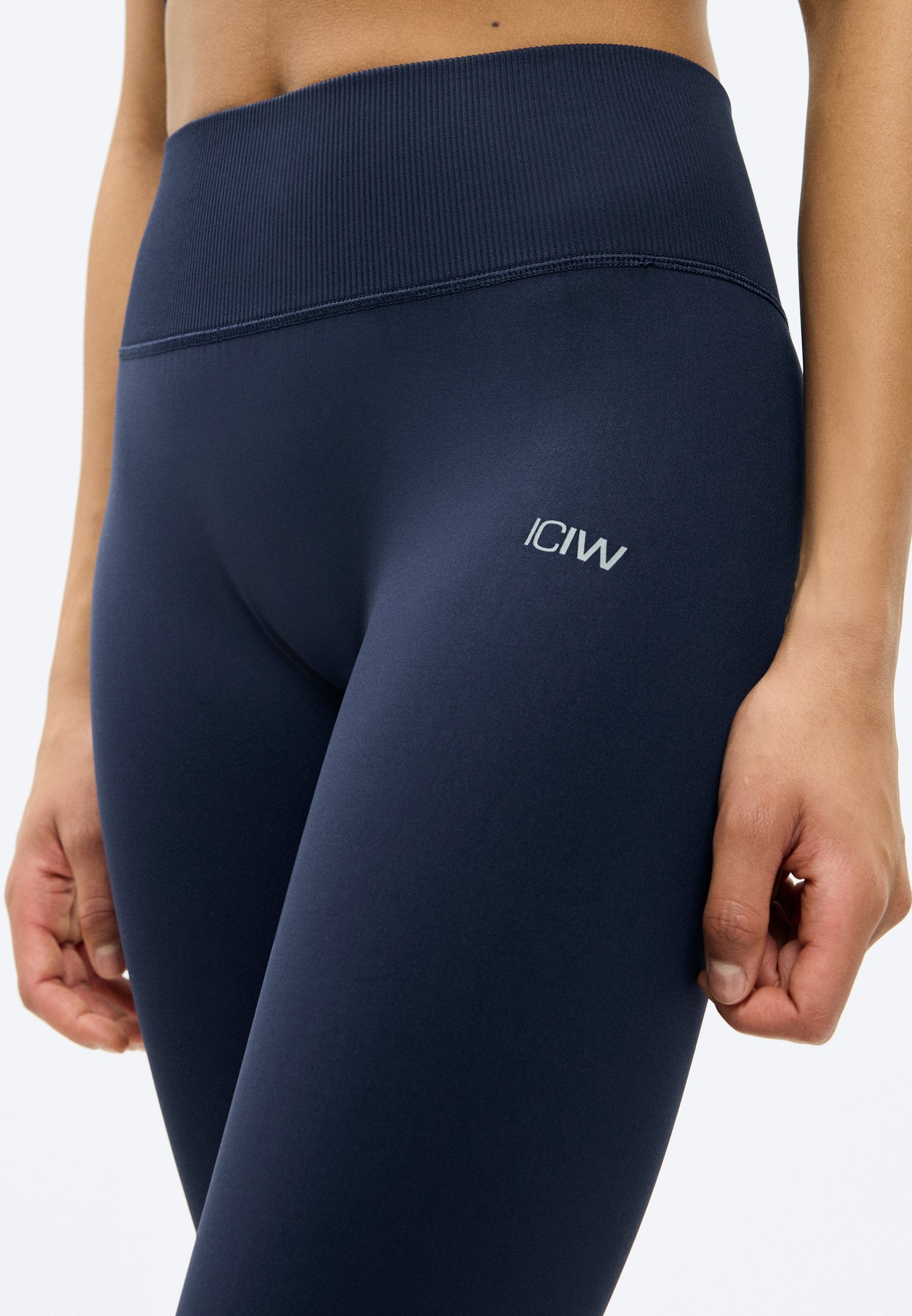 ICANIWILL DEFINE SEAMLESS V SHAPE TIGHT