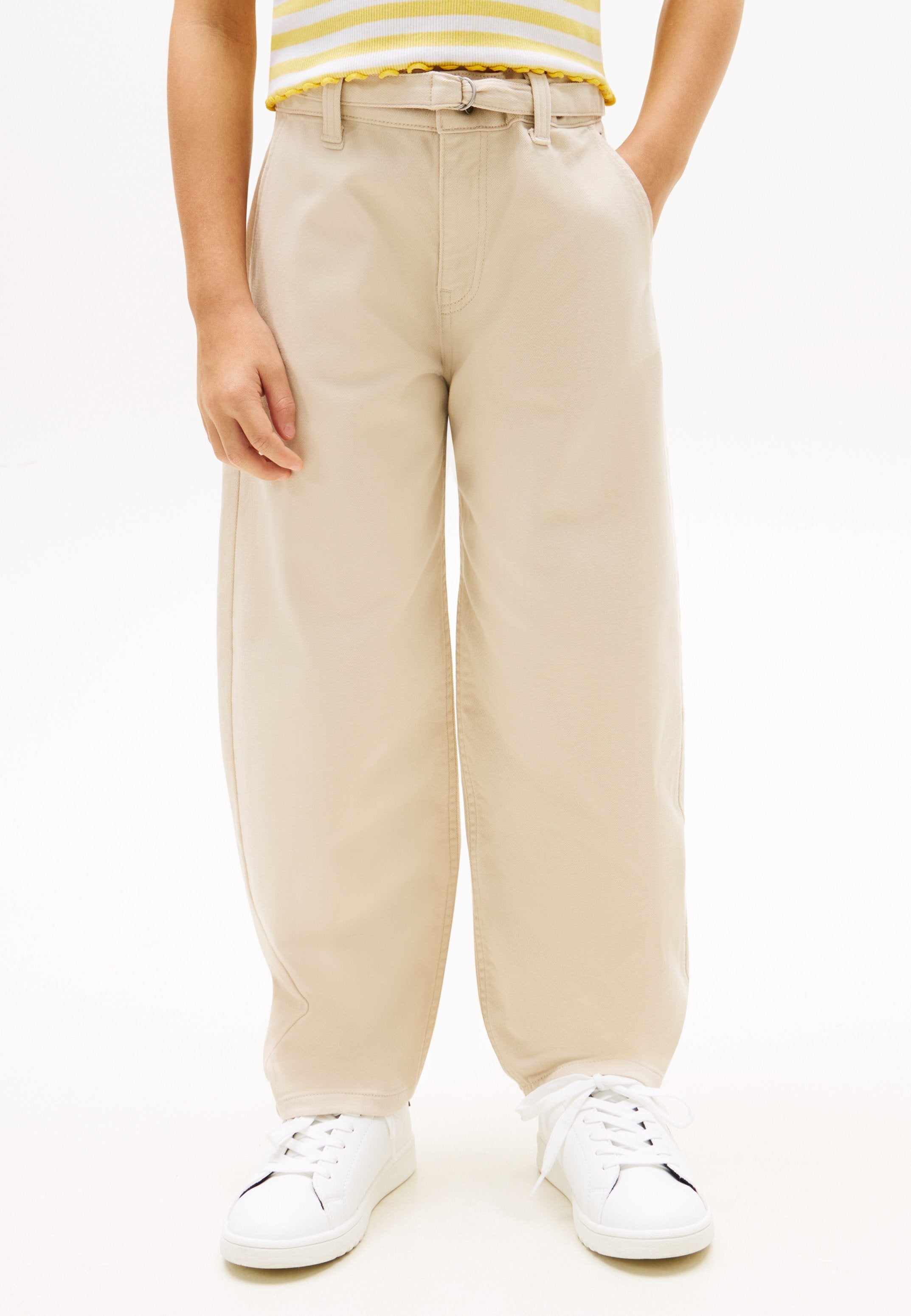 ESSENTIAL LOOSE BARREL LEG TWILL TROUSERS Media 3