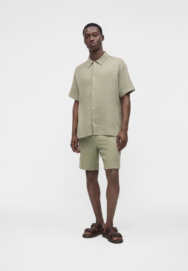 Jack & Jones JORNANTUCKET CLOTH SHIRT SET - Shorts - seagrass