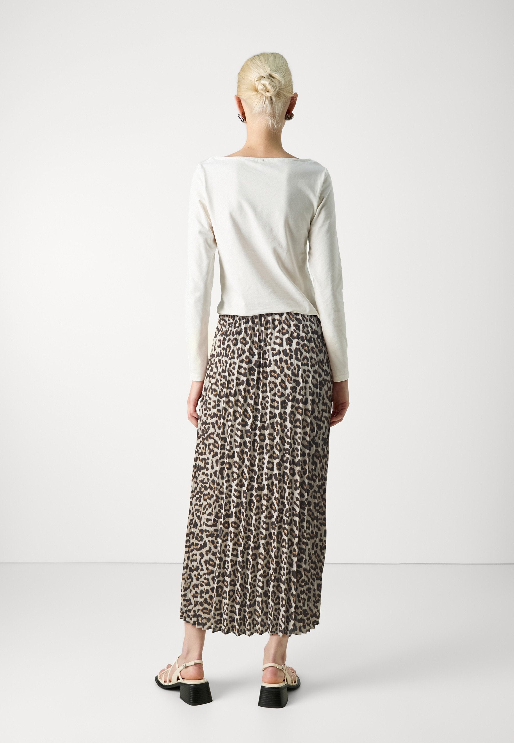 ONLALMA LIFE SKIRT Media 4