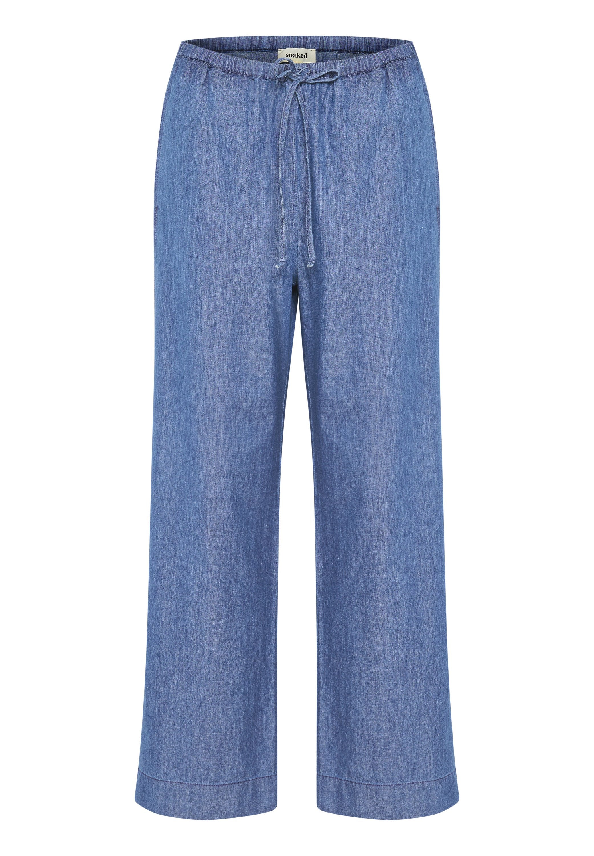 Hellblaue, weite Hosen aus weichem Denimstoff. Mit einem elastischen Bund und einem Kordelzug sowie umgeschlagenen Säumen.