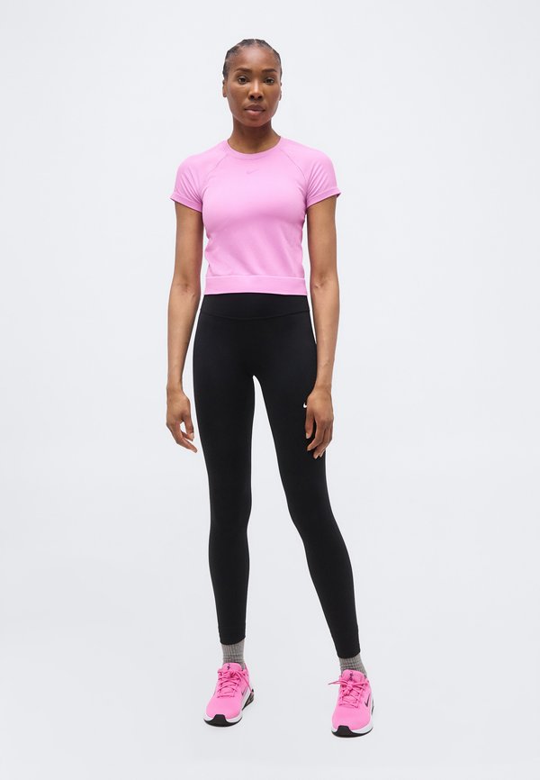 Nike Performance