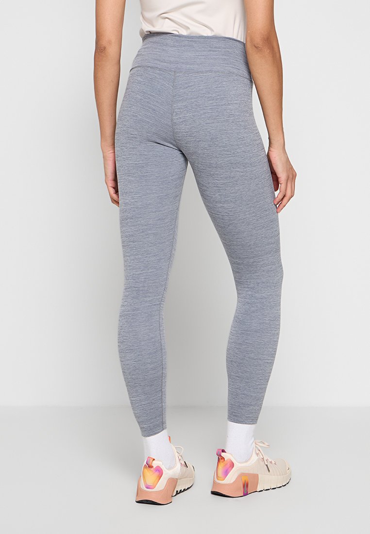 Nike Performance ONE