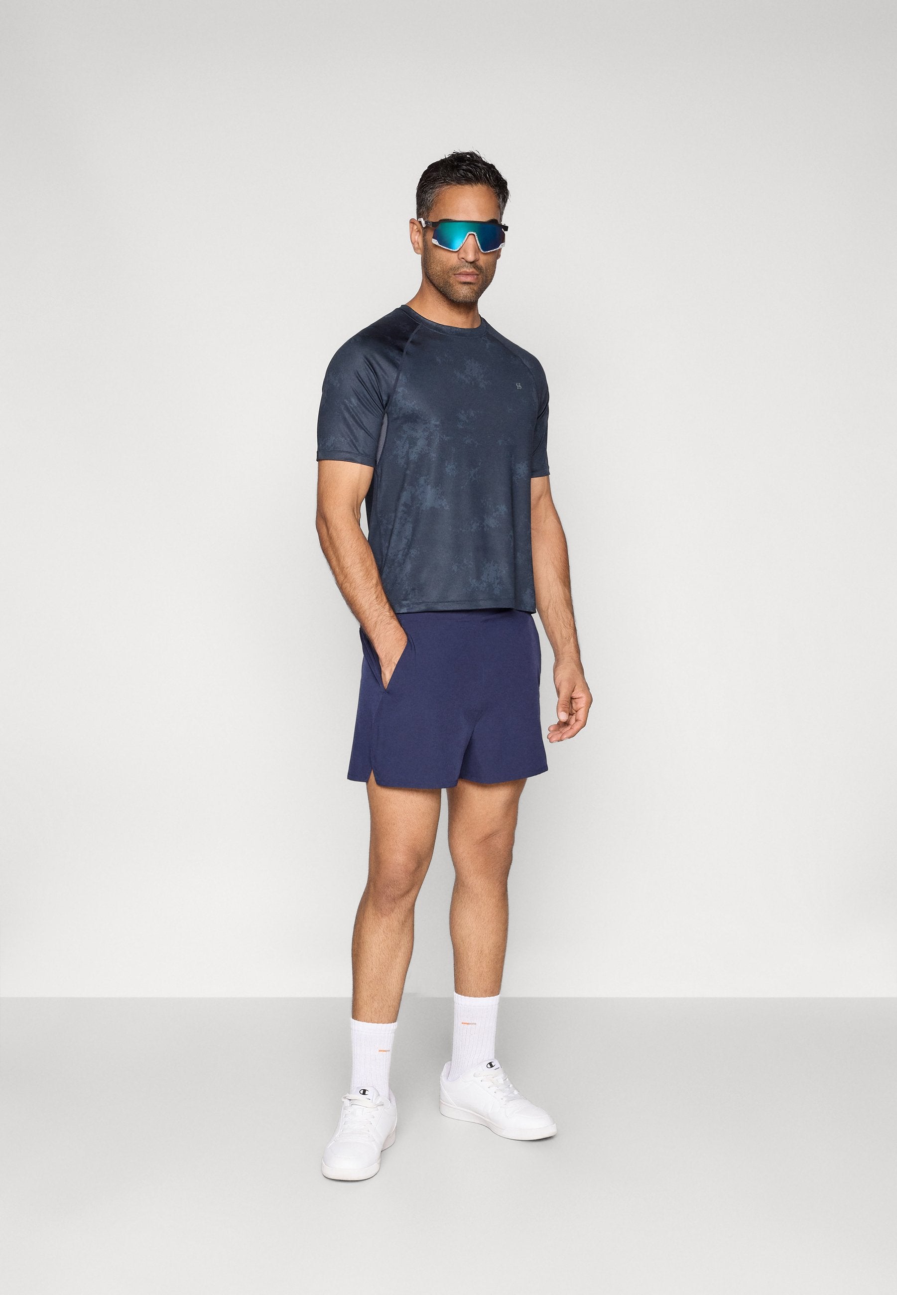 Pier One Sport ESSENTIAL FITTED TRAINING