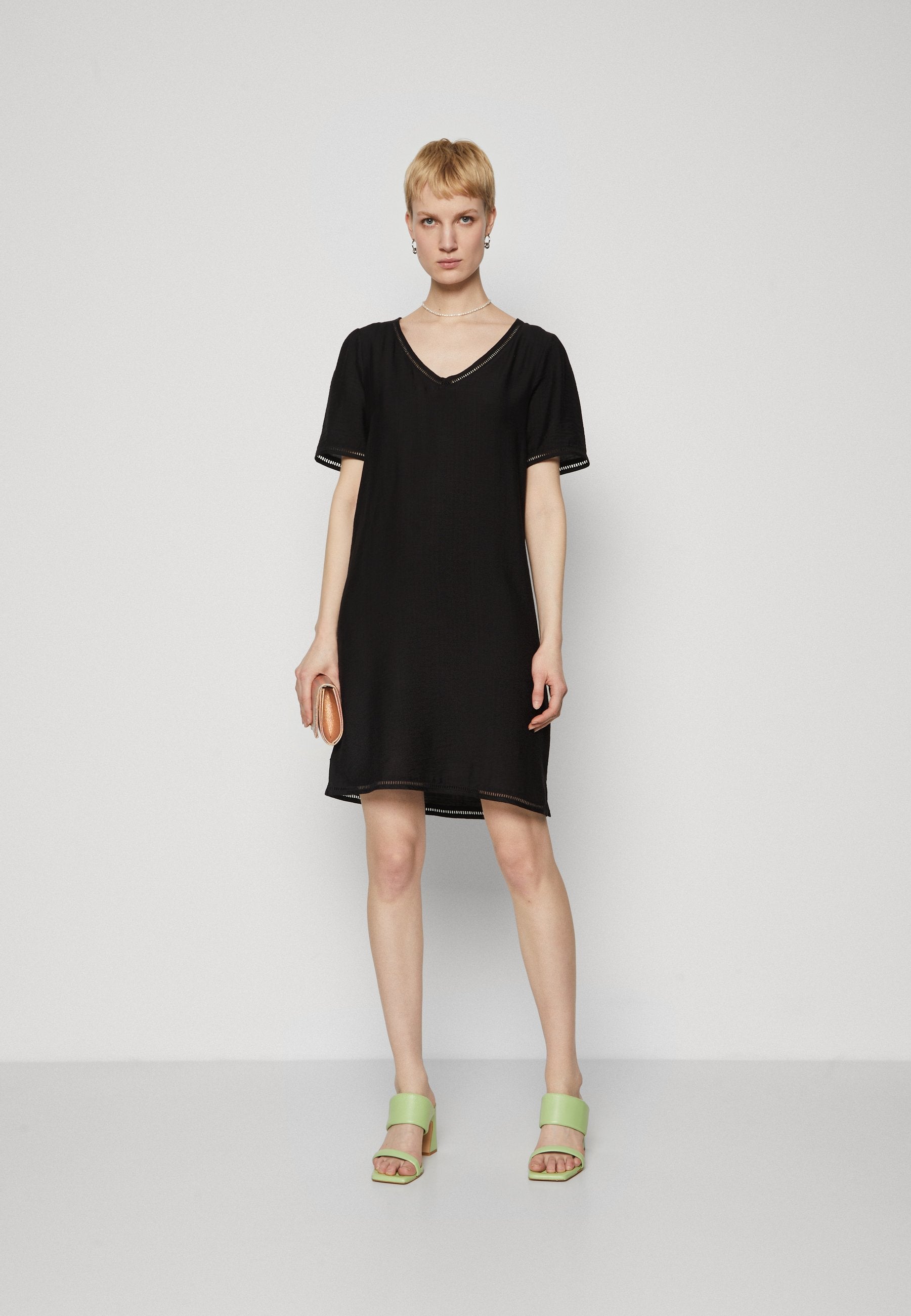 ONLCELINE PAULA V NECK DRESS  Media 2