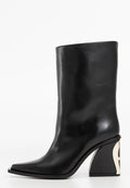 Schwarze Lederstiefelette bis zur Mitte des Waden mit spitzer Zehe und einzigartigem, geschwungenem Blockabsatz mit silbernem Ausschnitt. 