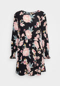 Blumenkleid mit schwarzem Hintergrund, das große pinkfarbene Rosen und blaue Blätter zeigt, mit langen Ärmeln, tailliertem Schnitt und weit ausgestellt Rock.