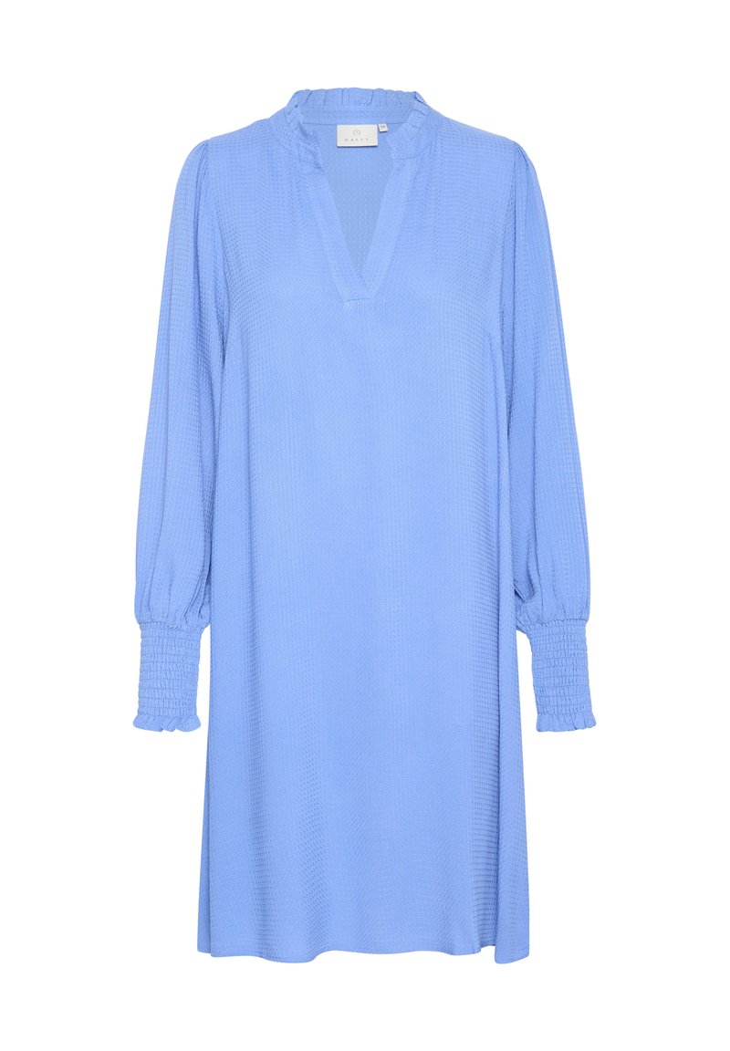 Helles blaues Kleid aus strukturiertem Stoff, mit V-Ausschnitt und geschoppten Puffärmeln. Eine volantartige Kragenverzierung sorgt für zusätzliche Details.