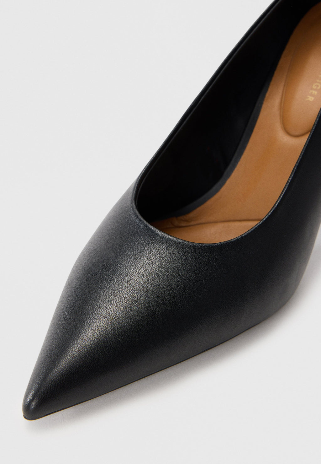 LEATHER TH MONOGRAM HIGH HEELS Media 5