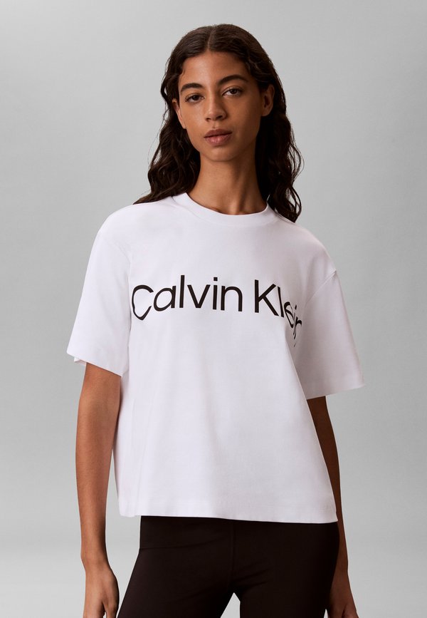 Calvin Klein Jeans BOXY LOGO GRAPHIC - Print T-shirt - bright white