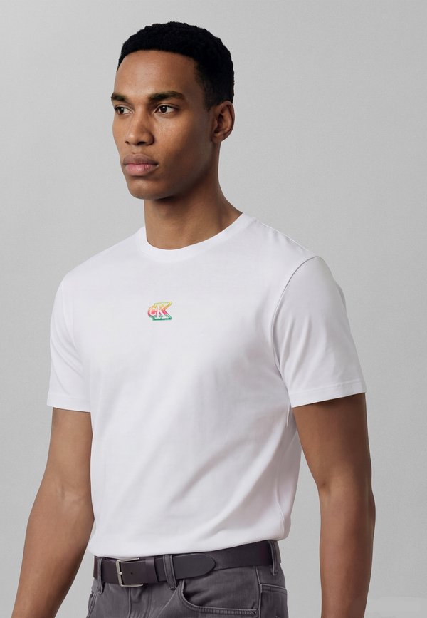 Calvin Klein Jeans PRIDE MONOGRAM - Basic T-shirt - bright white