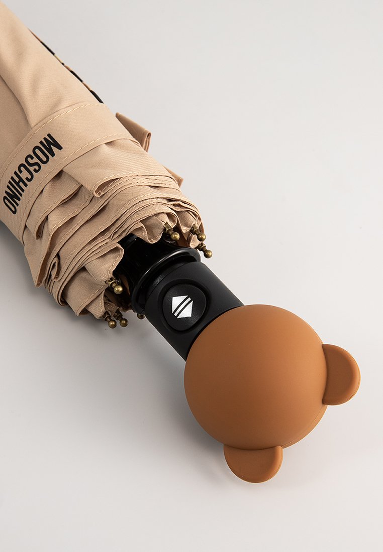 MOSCHINO