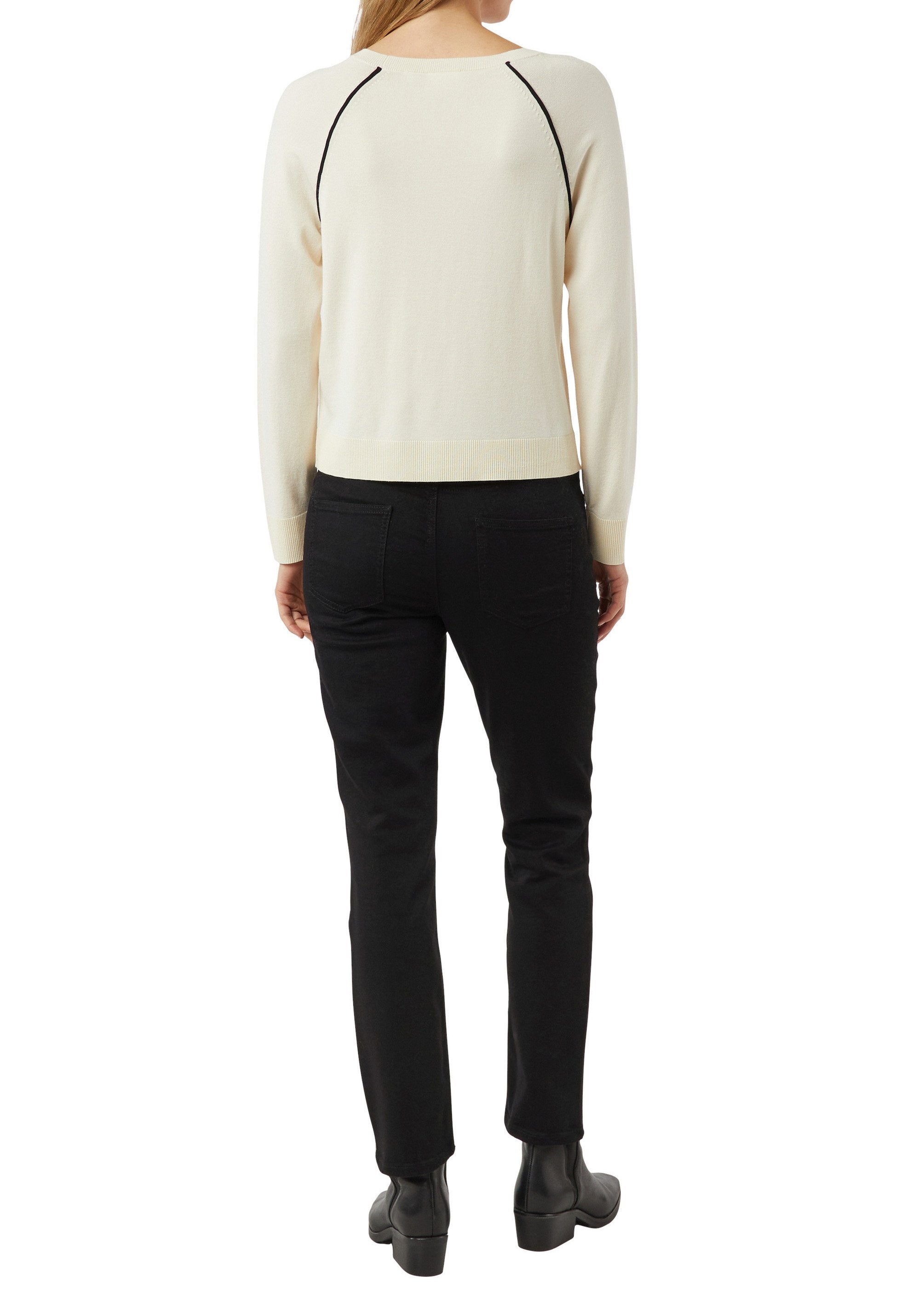 PULLOVER Media 8