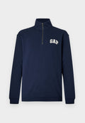 Marineblauer Langarm-Pullover mit halbhohem Reißverschluss und weißem "GAP"-Logo auf der linken Brust.