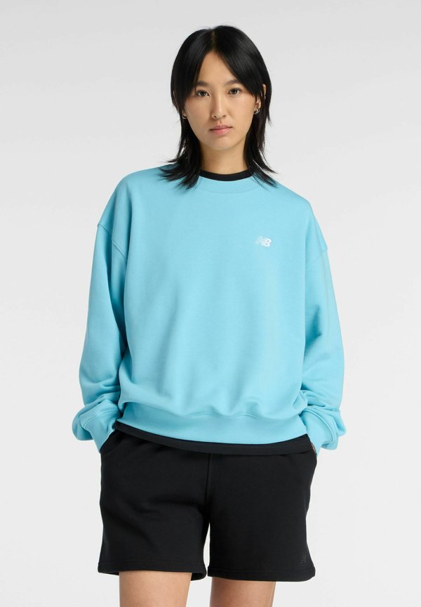 New Balance SPORT ESSENTIALS FRENCH TERRY CREW. - Sweatshirt - taffy blue