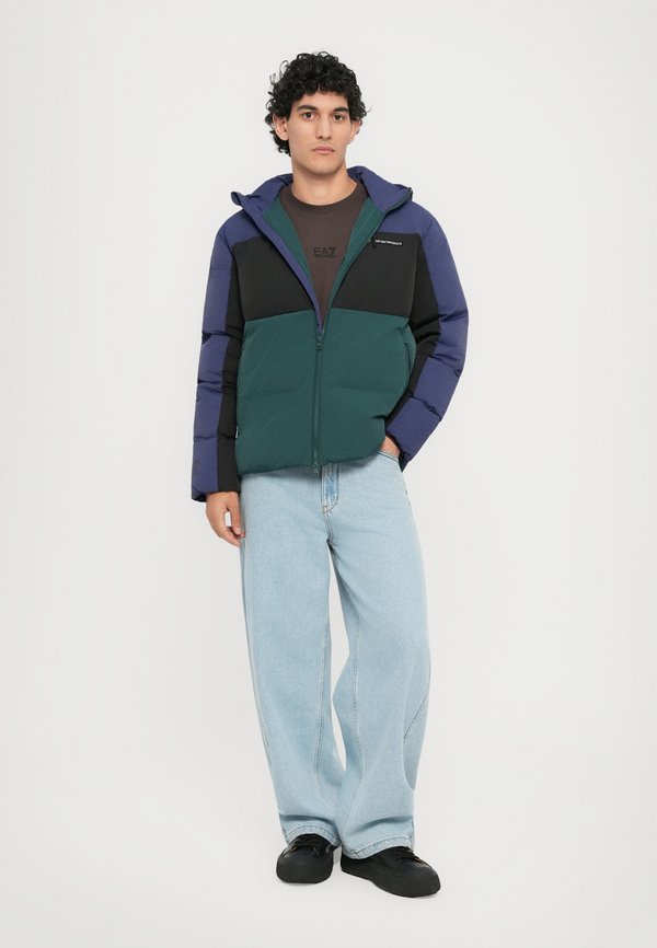 EA7 Emporio Armani TRAIN ATHLETIC COLOUR BLOCK PADDED JACKET