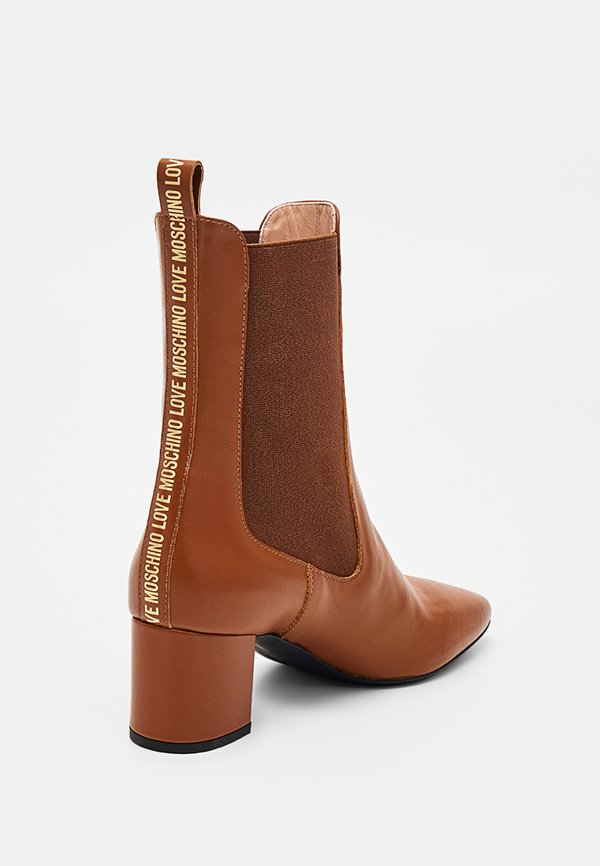 Love Moschino