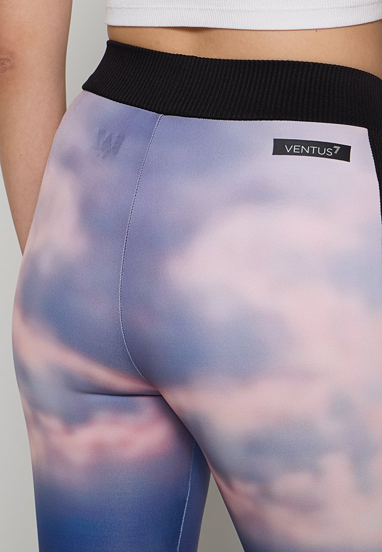 EA7 Emporio Armani Lauftights Media 5