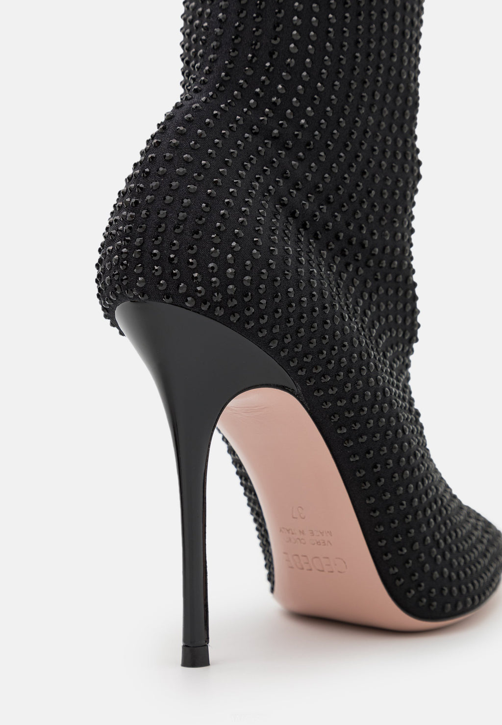 GEDEBE LOGAN BOOTIE