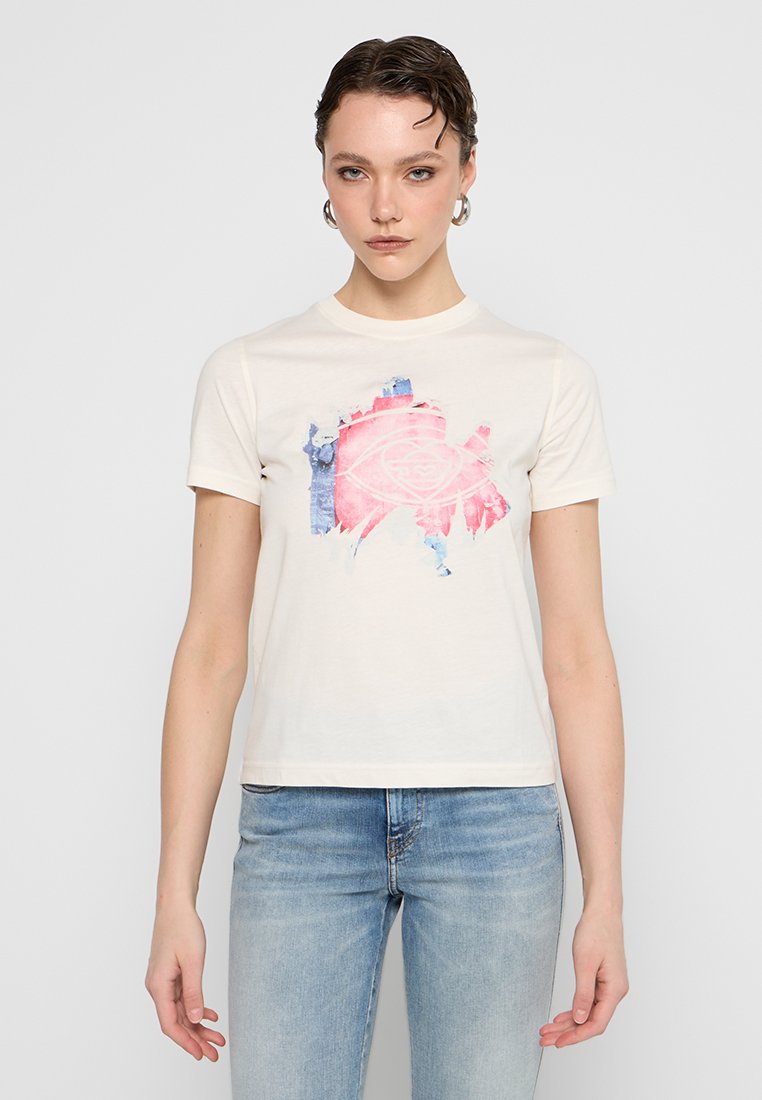 Cremfarbendes T-Shirt mit kurzen Ärmeln, das ein pinkes und blaues grafisches Design präsentiert. Der Stoff wirkt glatt und hat eine klassische Passform mit rundem Halsausschnitt.